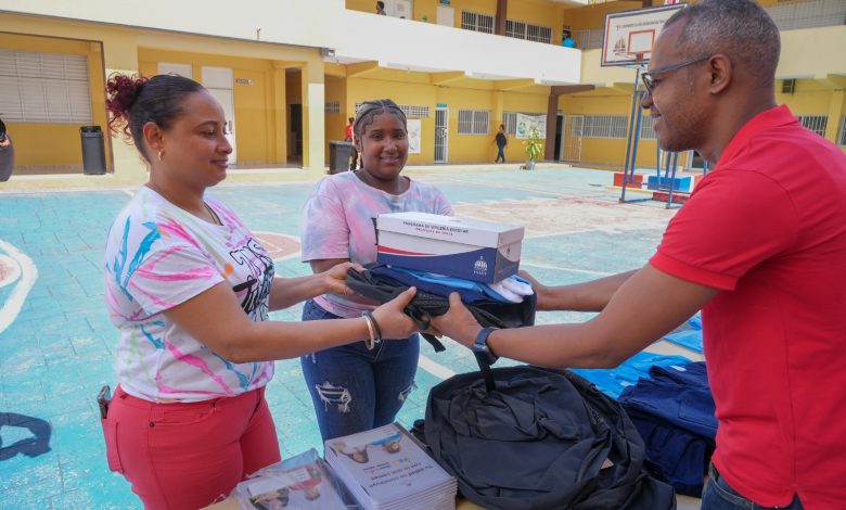 INABIE distribuye 744,489 kits escolares año lectivo 2026-2027