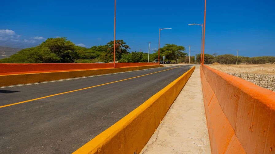 Luis Abinader inaugura calles asfaltadas en Tierra Nueva tras inversión de RD millones