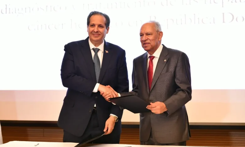 Salud Pública y HOMS sellan alianza enfrentar hepatitis viral y cáncer