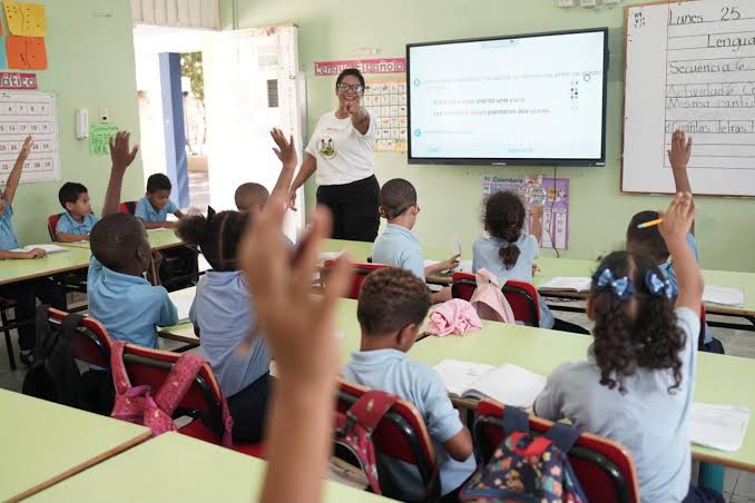 ADP reclama más docentes y mejoras en escuelas; Minerd asegura cobertura total para iniciar las clases