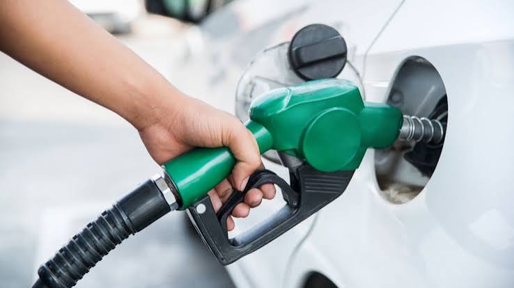 En RD dejan iguales precios de 5 combustibles, bajan 2, suben 2