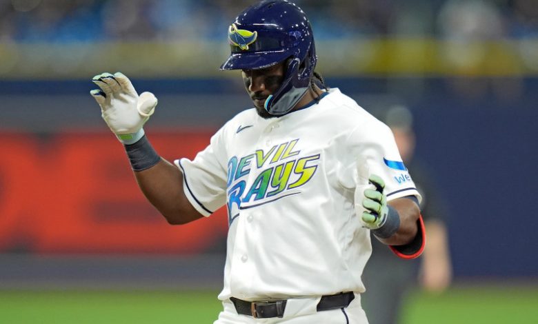 Jonrones de Díaz y Mullins impulsan a los Rays, sobre los Padres