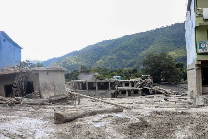 NEPAL: Aumentan 675 muertos y 2.498 desaparecidos por riada