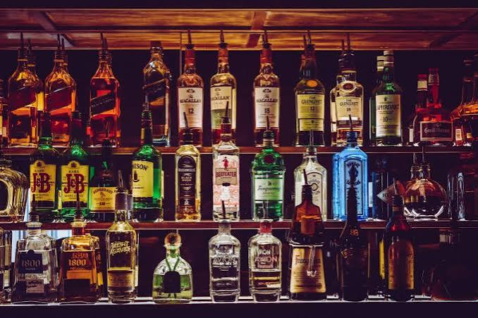 Más legisladores proponen limitar venta de alcohol en discotecas y otros locales hasta 2:00 a. m.
