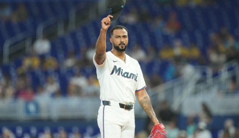 Sandy Alcántara lanza 7.0 entradas en blanco y triunfa