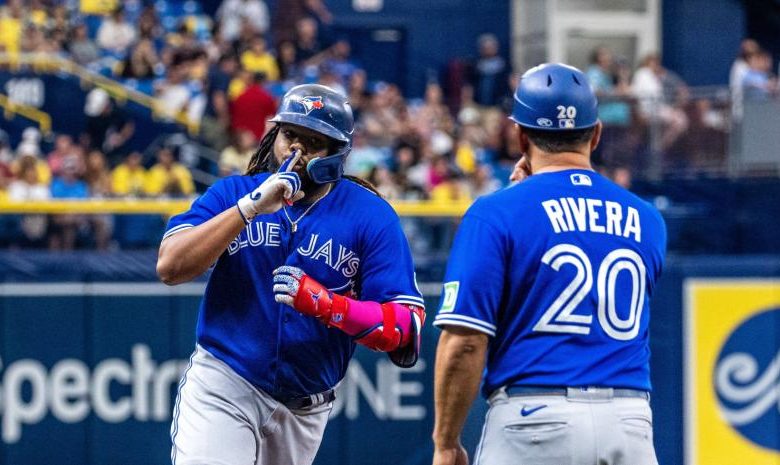 Vladdy Jr. dispara su vuelacercas 7 en la victoria de los Azulejos