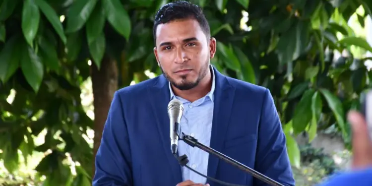 Robert Frías denuncia deterioro de planteles escolares en San Francisco de Macorís a días del inicio del año escolar 2026-2027