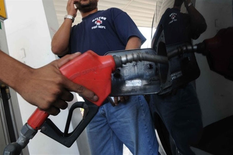 Gobierno aumenta RD a gasolina y gasoil regular