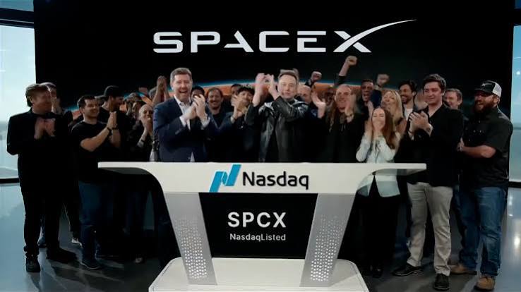 Hoy se liberan para la venta más de 900 millones de acciones de SpaceX. ¿Qué es lo que puede pasar?