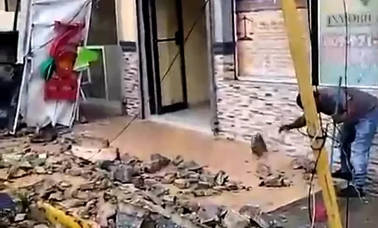 Se desploma parte estructura en centro ciudad