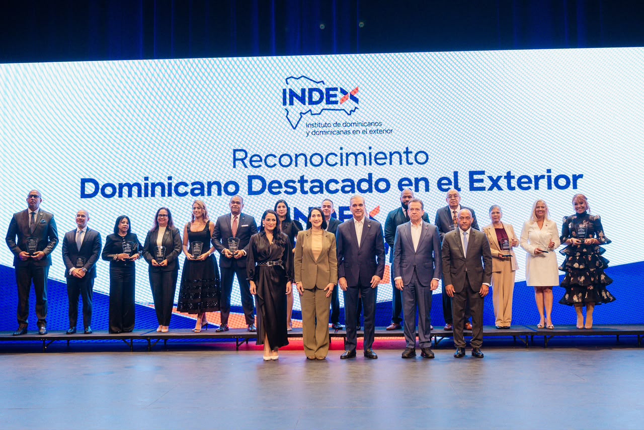 Presidente Abinader reconoce a 14 dominicanos destacados en Estados Unidos mediante el INDEX